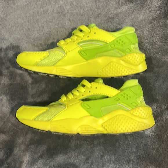 Nike Air Huarache WMNS Sz 6.5 Volt Green & Yellow Guc - Picture 2 of 5